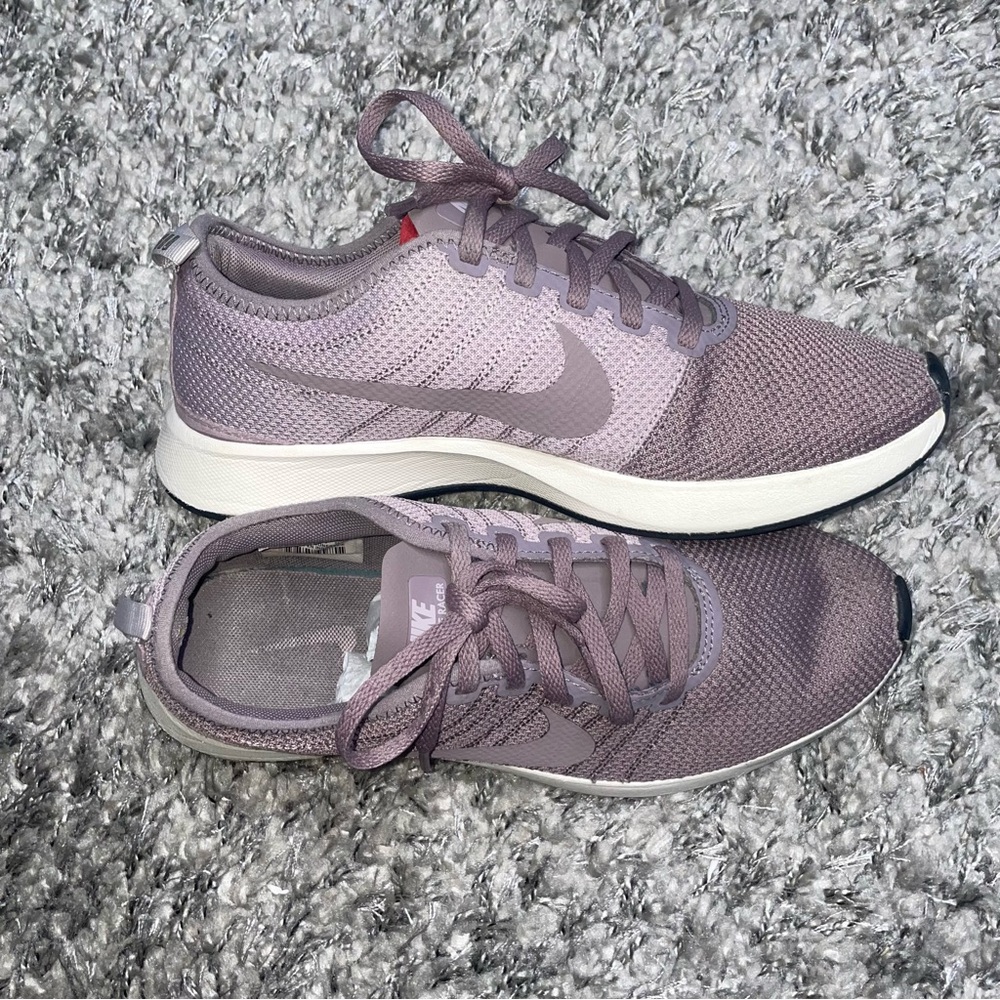 Nike Dual-tone Racer Running Shoe for Women in Gray and Purple. Size 8.5